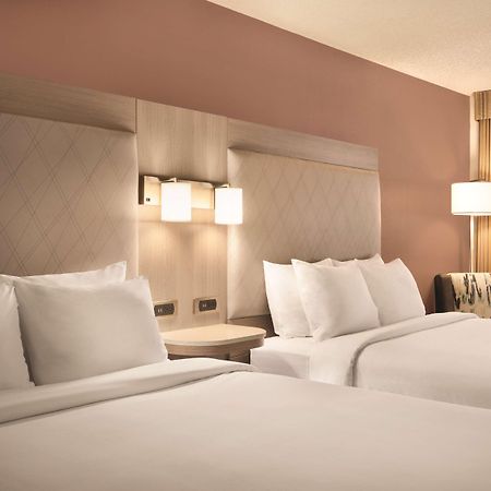 Radisson Hotel Lenexa Overland Park 외부 사진