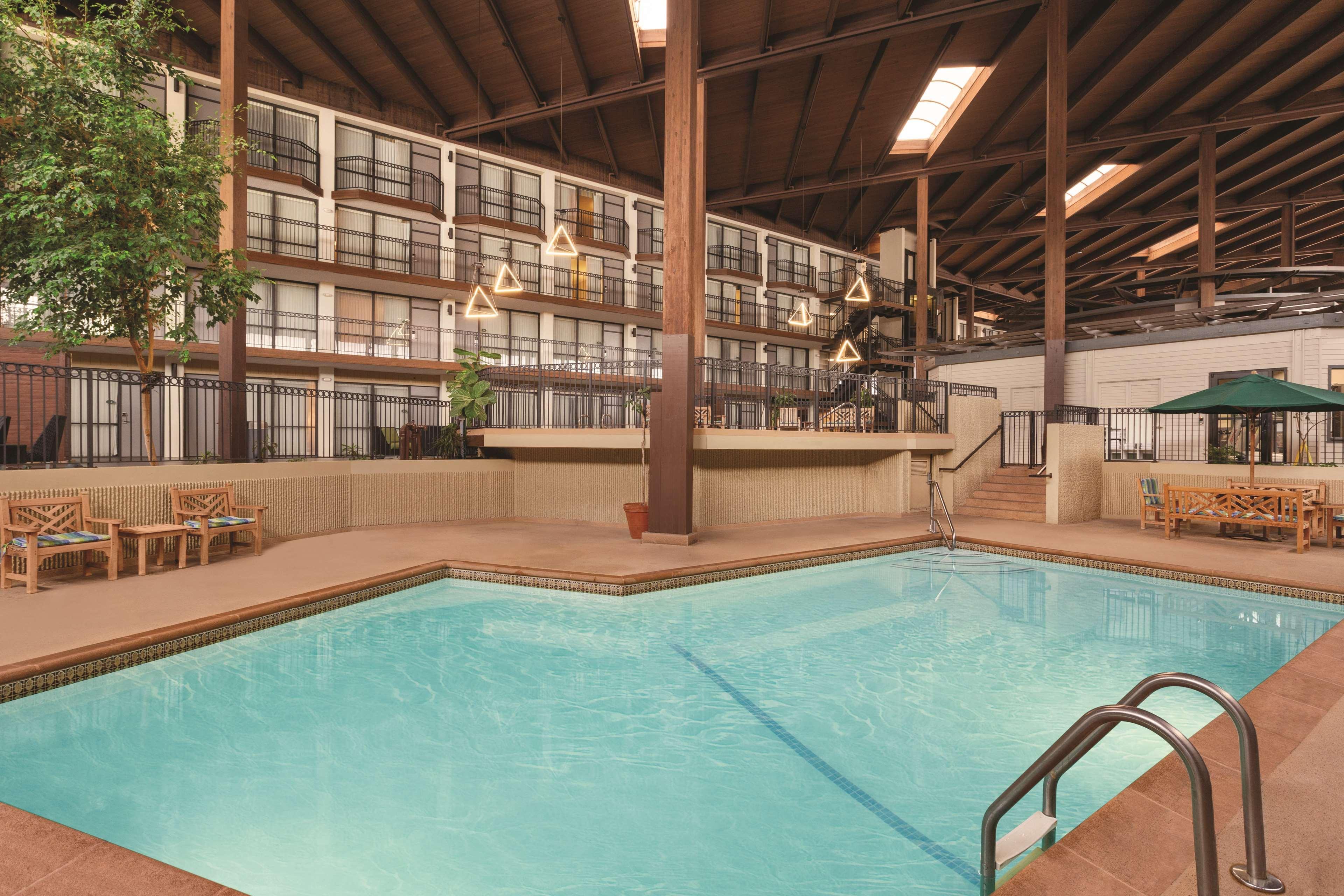 Radisson Hotel Lenexa Overland Park 외부 사진