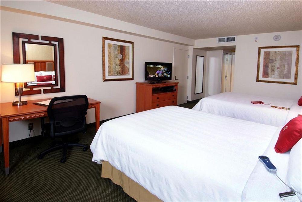 Radisson Hotel Lenexa Overland Park 외부 사진