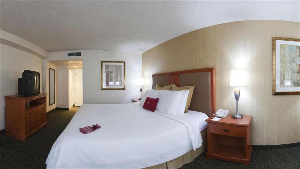 Radisson Hotel Lenexa Overland Park 외부 사진