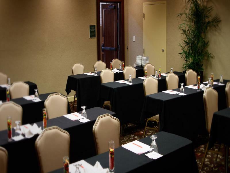 Radisson Hotel Lenexa Overland Park 외부 사진